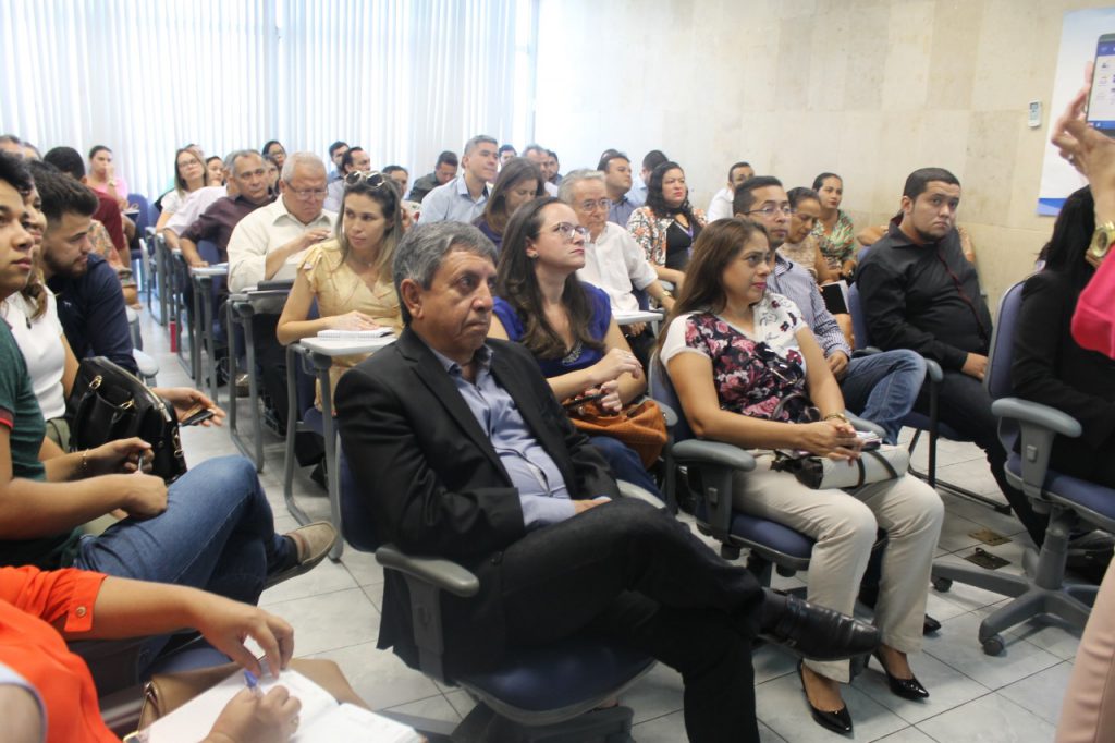 assisitindo